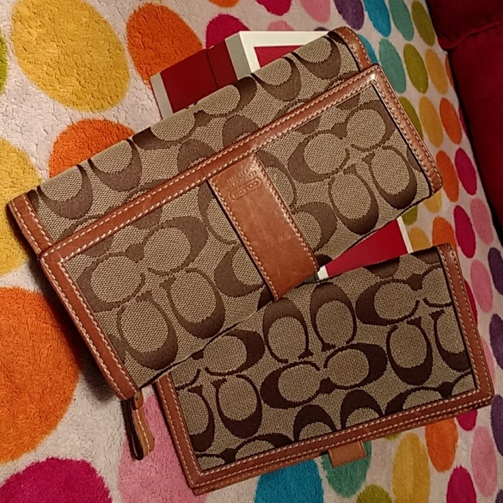 Authentic  Coach brown wallet w ck book holder
